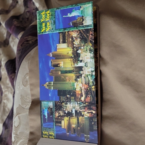 40 Views of Fabulous Las Vegas Post card book - Picture 5 of 7